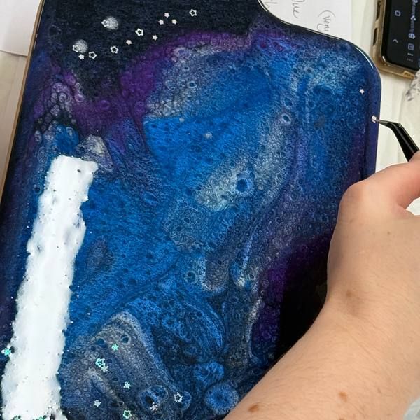 Pouring a blue galaxy resin board